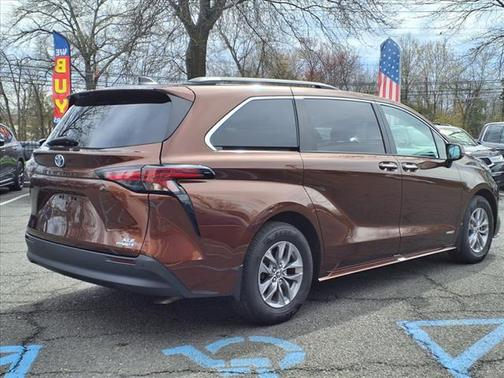 2021 Toyota Sienna XLE