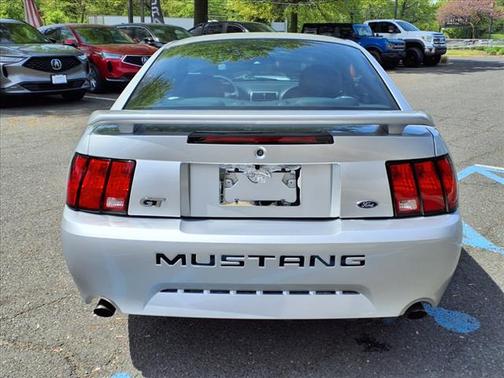 2004 Ford Mustang GT Deluxe