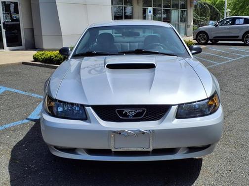 2004 Ford Mustang GT Deluxe