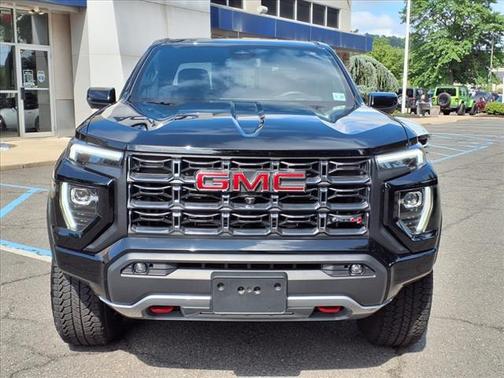 2024 GMC Canyon 4WD AT4