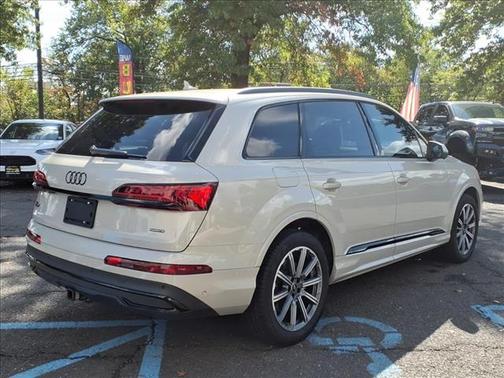 2023 Audi Q7 Premium Plus