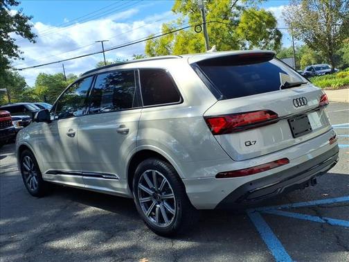 2023 Audi Q7 Premium Plus
