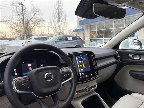 2023 Volvo XC40 Plus Bright Theme