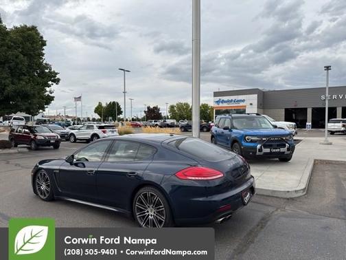 2015 Porsche Panamera 4S