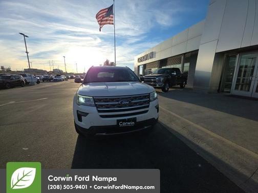 White Platinum 2018 Ford Explorer XLT