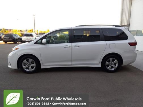 2020 Toyota Sienna LE