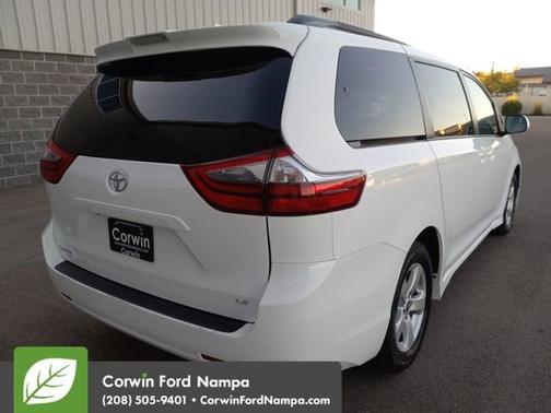2020 Toyota Sienna LE