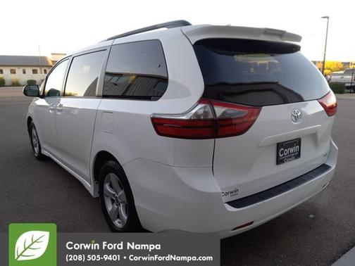 2020 Toyota Sienna LE