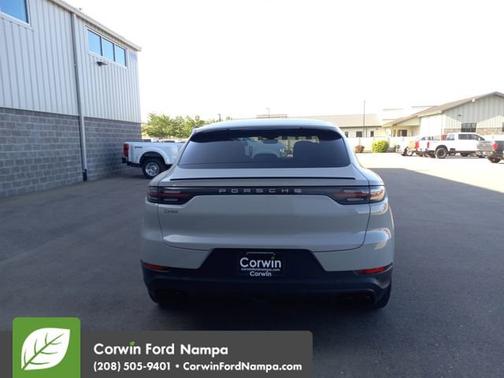 2022 Porsche Cayenne Base