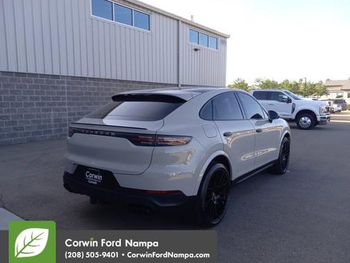 2022 Porsche Cayenne Base