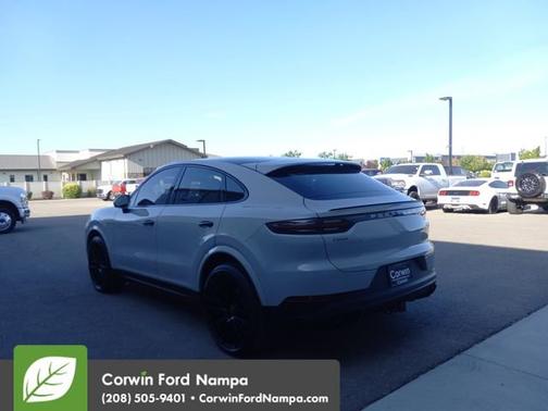 2022 Porsche Cayenne Base