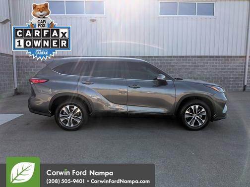 Magnetic Gray Metallic 2023 Toyota Highlander XLE