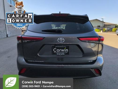 Magnetic Gray Metallic 2023 Toyota Highlander XLE
