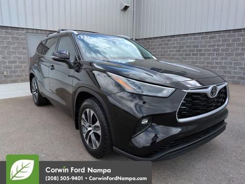 Amber 2022 Toyota Highlander XLE