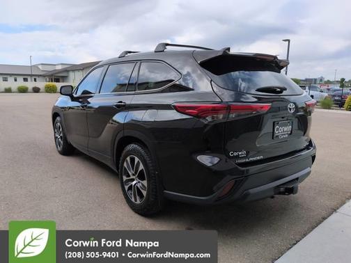 Amber 2022 Toyota Highlander XLE