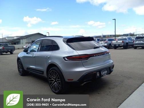 2022 Porsche Macan Base