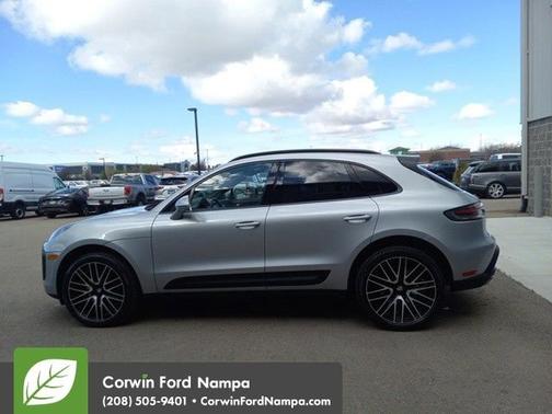 2022 Porsche Macan Base