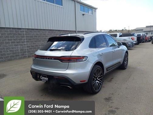 2022 Porsche Macan Base
