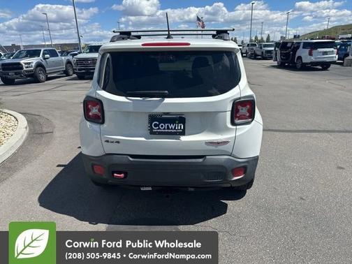 Alpine White 2015 Jeep Renegade Trailhawk