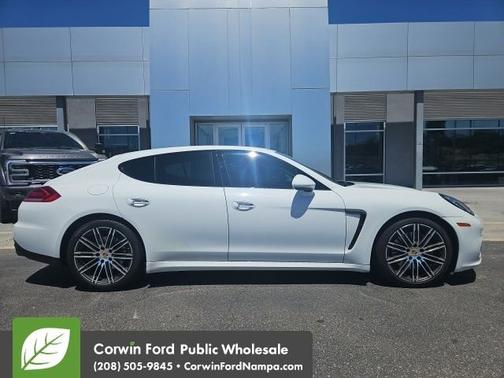 2016 Porsche Panamera 4