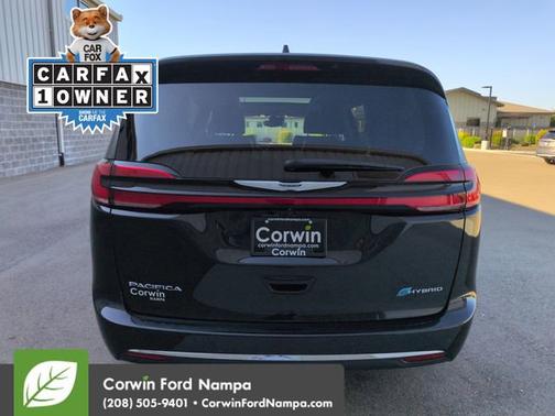 Brilliant Black Crystal Pearlcoat 2022 Chrysler Pacifica Hybrid Limited