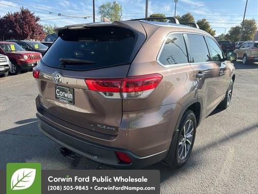 Walnut 2017 Toyota Highlander XLE