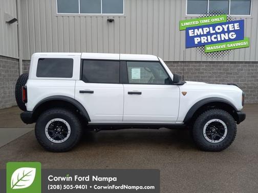 Oxford White 2026 Ford Bronco Badlands