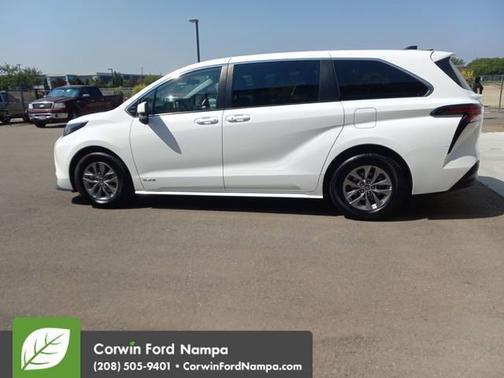 2021 Toyota Sienna LE 8 Passenger