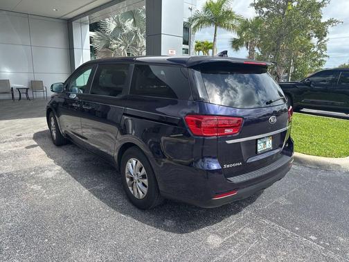 2021 Kia Sedona LX