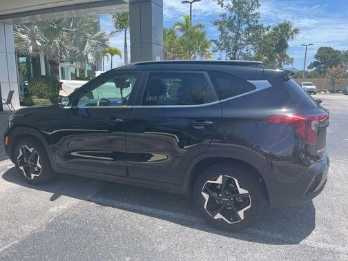 Fusion Black 2024 Kia Seltos EX