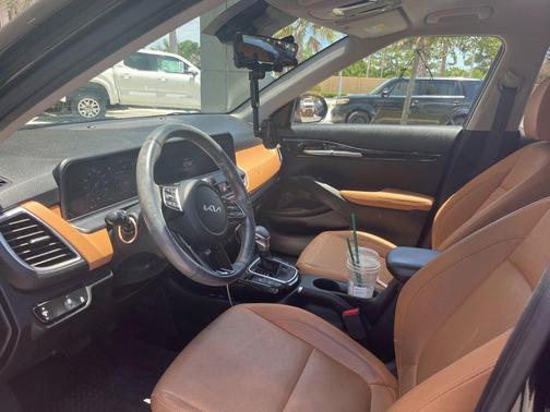 Fusion Black 2024 Kia Seltos EX