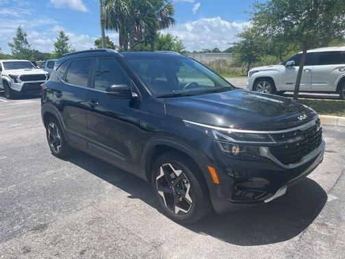 Fusion Black 2024 Kia Seltos EX