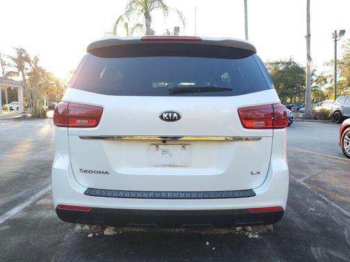 2021 Kia Sedona LX