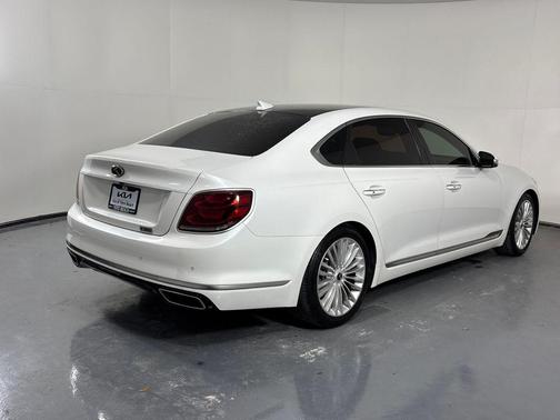 Snow White Pearl 2019 Kia K900 Luxury