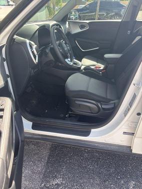 Snow White Pearl 2025 Kia Soul LX