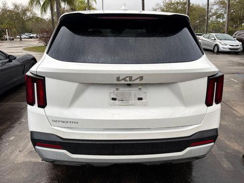 2024 Kia Sorento LX