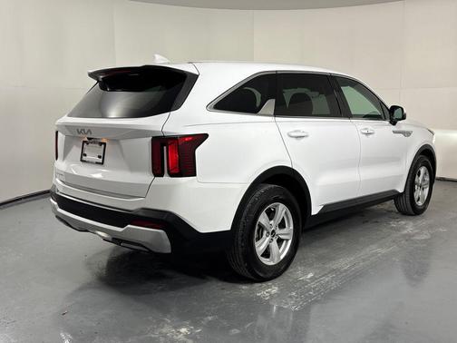 2024 Kia Sorento LX
