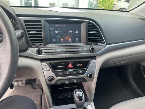 2018 Hyundai ELANTRA SE