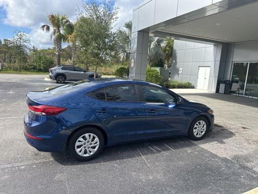 2018 Hyundai ELANTRA SE