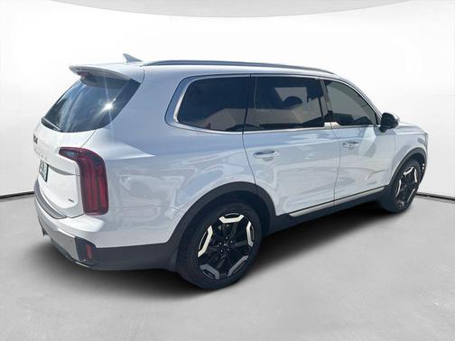 Glacial White Pearl 2023 Kia Telluride S