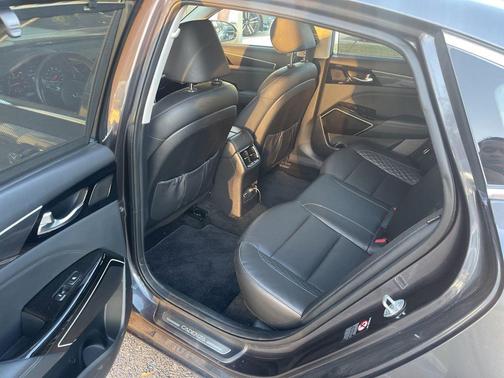 2017 Kia Cadenza Limited