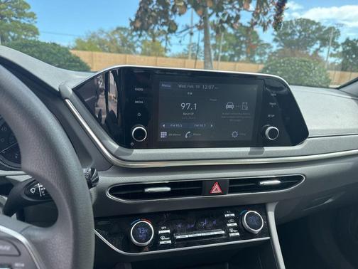 2022 Hyundai SONATA SEL