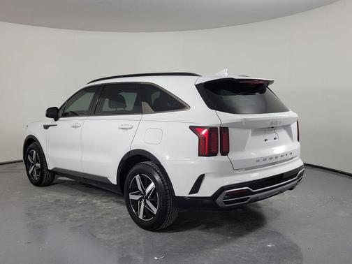 Glacial White Pearl 2022 Kia Sorento S