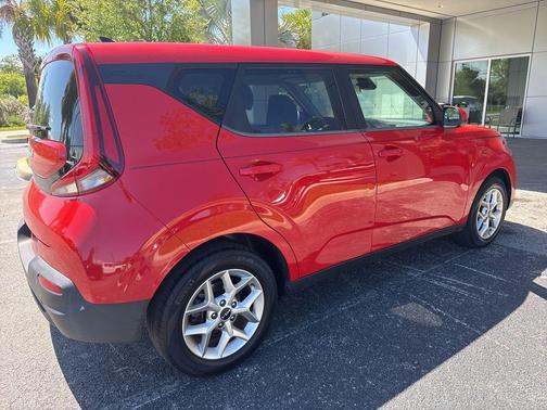 Inferno Red 2022 Kia Soul LX