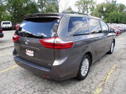 2017 Toyota Sienna XLE