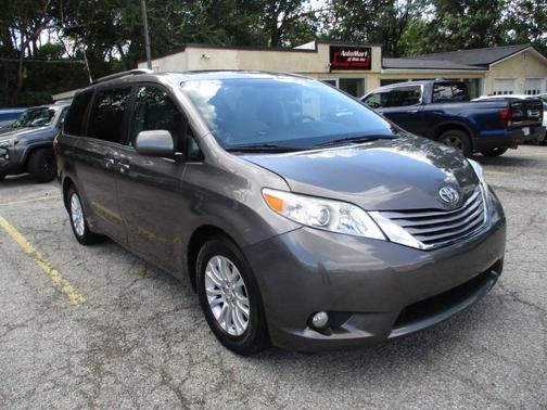 2017 Toyota Sienna XLE