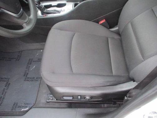 Summit White 2022 Chevrolet Malibu FWD LT
