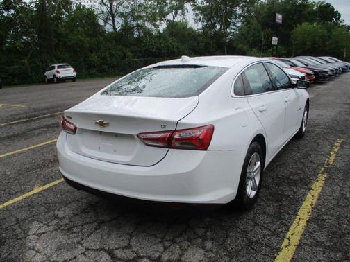 Summit White 2022 Chevrolet Malibu FWD LT