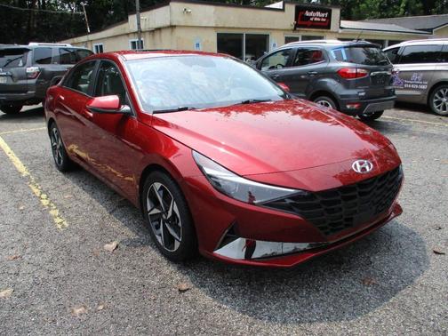 Scarlet Red Pearl 2022 Hyundai ELANTRA Limited