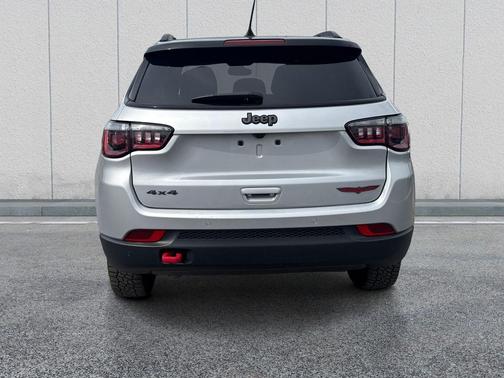 Silver Zynith 2025 Jeep Compass Trailhawk